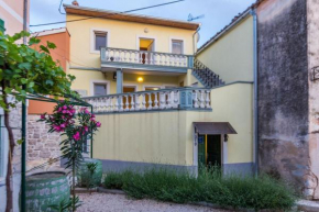 Modernes Ferienhaus Mit Umfriedetem Außenbereich
